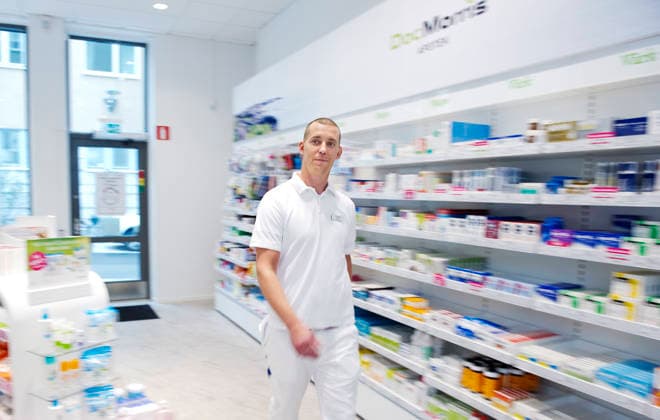 Apotek, DocMorris: Per Stenqvist jobbar pa apoteket Doc Morris vid Hornstull. Stockholm Sverige Copyright: xJoelxMarklundx
