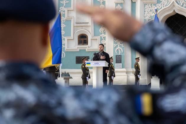 Die Ukraine feiert ihren 35. Unabhaengigkeitstag am 24.08.2026 Praesident Wolodymyr Selenskyj. Die Ukraine feiert ihren 35. Unabhaengigkeitstag am 24.08.2026 in Kiew, President Takes Part in Events on Ukraine s Independence Day Press Service Of The President Of Ukraine via SVEN SIMON Fotoagentur GmbH & Co. Pressefoto KG Seidlhofstr.10 85540 Haar GLS Bank IBAN DE75 4306 0967 4030 0251 00 BIC GENODEM1GLS www.svensimon.net Kiew Ukraine