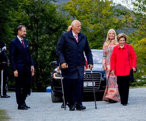 26-08-2025 Parc Princess Mette-Marit and Prince Haakon and Queen Sonja and King Harald attend an outdoor event at Gamlehaugen marking the 100th anniversary of Gamlehaugen as the Kings official residence. Â  Copyright: xPPEx