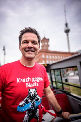 Steffen Krach, der Spitzenkandidat der SPD fuer die Abgeordnetenhauswahl am 20.09.2026 in Berlin bei einer Strassenaktion mit der Ueberschrift Krach gegen Nazis am 28.08.2026. An verschiedenen Standorten in Berlin. Fotografiert im Auftrag der SPD Berlin. Berlin Deutschland Copyright: xDominikxButzmannx