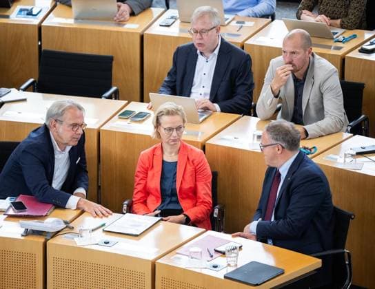8. THÜRINGER LANDTAG - PLENARSITZUNG ** NUR FÜR REDAKTIONELLE ZWECKE ** EDITORIAL USE ONLY **<p>28 08 2026-Erfurt: Thüringer Landtag 8. Wahlperiode Plenarsitzung Misstrauensvotum der AfD-Fraktion gegen Ministerpräsident Mario Voigt (CDU) im Foto: Georg Maier (SPD), Thüringer Minister für Inneres, Kommunales und Landesentwicklung und Stellvertretender Ministerpräsident, Katja Wolf (BSW), Thüringer Finanzministerin und Stellvertretende Ministerpräsidentin, Ministerpräsident Mario Voigt (CDU) ( Deutschland Thueringen Erfurt Copyright: SaschaxFromm