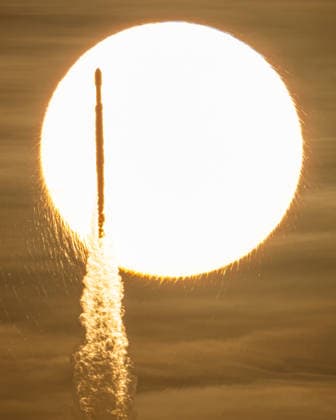 August 30, 2026, Cape Canaveral, Florida, USA: A SpaceX Falcon Heavy rocket with NASA s Nancy Grace Roman Telescope on board is seen transiting the sun during launch from Launch Complex 39A, Sunday, Aug. 30, 2026, at NASA s Kennedy Space Center in Florida. The Nancy Grace Roman Space Telescope, named after the agency s first chief astronomer, will survey billions of stars and galaxies with a field of view far larger than Hubble s, helping scientists study dark energy, exoplanets and the evolution of the universe. (Credit: via ZUMA Press Wire) Titsuville USA  - ZUMAz03_ 20260830_jkc_z03_001 Copyright: xJohnxKraus NASAx