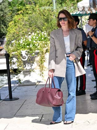 IPA87999150 - Venice, 83rd Venice International Film Festival 2026 - Arrivals at the Excelsior Hotel s pier - Pictured: Claire Foy  Copyright: xSimonexComix xPoolxPhotoxEventsx08x 87999150