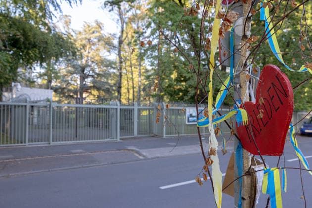 Generalkonsulat der Russischen Föderation in Bonn-Bad Godesberg - 29.08.26 Außenansicht des Generalkonsulats der Russischen Föderation in Bonn-Bad Godesberg (Symbolbild). Die Bundesregierung kündigte am 1. September 2026 die Schließung zum 18. September an als Reaktion auf eine mit Sprengstoff präparierte Drohne am Flughafen Leipzig Halle am 4. August. Bundesaußenminister Johann WADEPHUL (CDU) bestellte daraufhin den russischen Botschafter ein. Bonn Bad Godesberg Nordrhein-Westfalen Deutschland Copyright: xMarcxJohnx