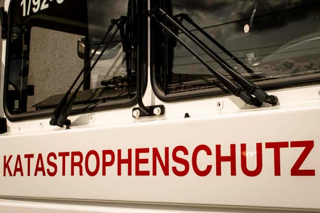 MAN HX 60 4x4 Lkw des Katatastrophenschutzes des Landkreises Neunkirchen Saar Geländegängiger MAN HX 60 4x4 des Katastrophenschutzes im Landkreis Neunkirchen, Saarland. Der ursprünglich für militärische Einsätze konzipierte Lastwagen wird im Bevölkerungsschutz unter anderem für Evakuierungen sowie den Transport von Einsatzkräften, Material und Ausrüstung bei Hochwasser, Starkregen und in schwer zugänglichem Gelände eingesetzt. Das Foto wurde am 30. August 2026 in Illingen, Saarland, aufgenommen.