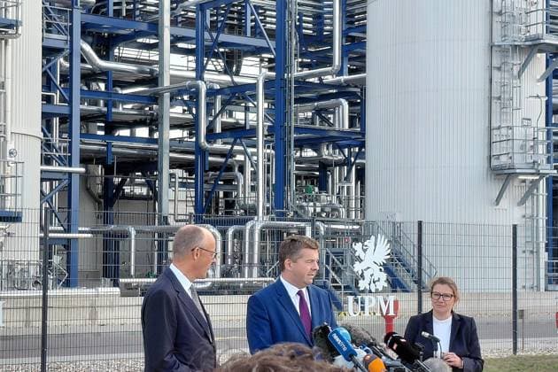 Leuna, Sachsen-Anhalt, Deutschland, 03.09.2026: Wahlkampftermin beim Chemiestandort Leuna: Bundeskanzler Friedrich Merz (CDU) und Ministerpräsident Sven Schulze (CDU) - ACHTUNG: HANDYFOTO NIEDERER QUALITÄT Copyright: xdtsxNachrichtenagenturx dts_132692