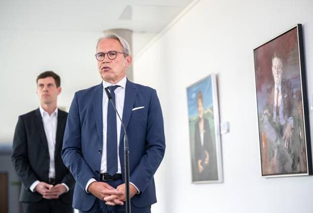 PRESSESTATEMENT DER THÜRINGER LANDESREGIERUNG ** NUR FÜR REDAKTIONELLE ZWECKE ** EDITORIAL USE ONLY **<p>04 09 2026-Erfurt: Georg Maier (SPD), Thüringer Minister für Inneres, Kommunales und Landesentwicklung und Stellvertretender Ministerpräsident und Fraktionsvorsitzender Lutz Liebscher (SPD), Fraktionsvorsitzender, bei einem Pressestatement im Thüringer Landtag. Zuvor hatten 10 BSW-Landtagsabgeordnete ihren Austritt aus der Partei Bündnis Sahra Wagenknecht erklärt. ( Deutschland Thueringen Erfurt Copyright: SaschaxFromm