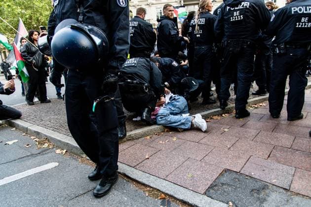 September 5, 2026, Berlin, Germany: BERLIN, GERMANY Ã¢â‚¬ SEPTEMBER 5, 2026: Pro-Palestinian demonstrators march through BerlinÃ¢â‚¬â ¢s Charlottenburg district during a monthly rally held under heavy police presence. Participants called for an end to Israeli military operations in Gaza and the occupied West Bank, accused Israel of genocide and ethnic cleansing, and protested German arms supplies to Israel. Police detained several participants, including an elderly woman, during the demonstration. Berlin Germany - ZUMAq101 20260905_zna_q101_215 Copyright: xAndro SxTrujillox