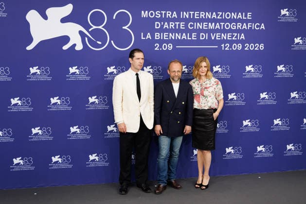 News - ITA: Un Peu Avant Minuit Photocall - The 83rd Venice International Film Festival Melvil Poupaud, director Nicolas Pariser and Chiara Mastroianni attend attend the Un Peu Avant Minuit Photocall during the 83rd Venice International Film Festival at Palazzo del Casino on September 10, 2026 in Venice, Italy. Photo: Cinzia Camela. Lido di Venezia Palazzo del Casino Italy Copyright: xCinziaxCamelax xLiveMediax LPN_2661855