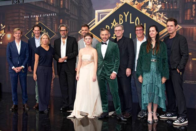 Moritz Herzogenberg, Moritz Von Kruedener, Christine Strobl, Achim von Borries, Christoph Pellander, Liv Lisa Fries, Volker Bruch, Hendrik Handloegten, Uwe Schott, Carolin Haasis und Tom Tykwer bei der Weltpremiere der 5. und finalen Staffel der TV-Serie Babylon Berlin im Zoo Palast. Berlin, 10.09.2026