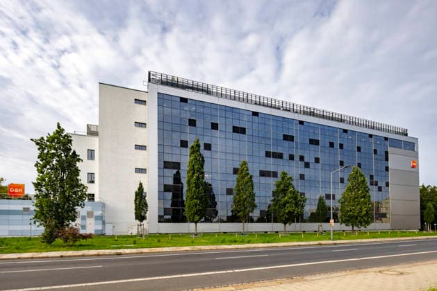 11.09.2026, Deutschland, Sachsen, Dresden, Blick auf das Serumwerk von GlaxoSmithKline Biologicals Dresden (GSK), Zirkusstraße 40, 01069 Dresden