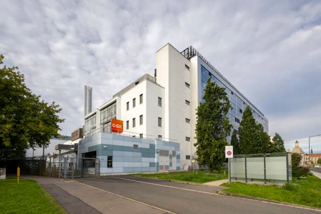 11.09.2026, Deutschland, Sachsen, Dresden, Blick auf das Serumwerk von GlaxoSmithKline Biologicals Dresden (GSK), Zirkusstraße 40, 01069 Dresden