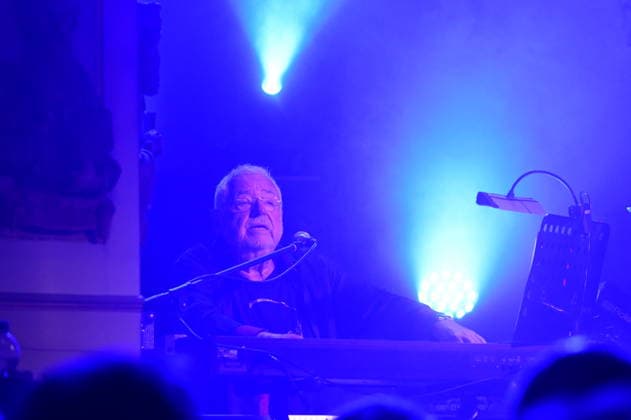 Wolf-Rüdiger Raschke von Karussell live bei einem Konzert der 50 Jahre Karussell -Jubiläumstour in der Erlöserkirche Kunnerwitz. Görlitz OT Kunnerwitz, 10.09.2026 Copyright: xMatthiasxWehnertx