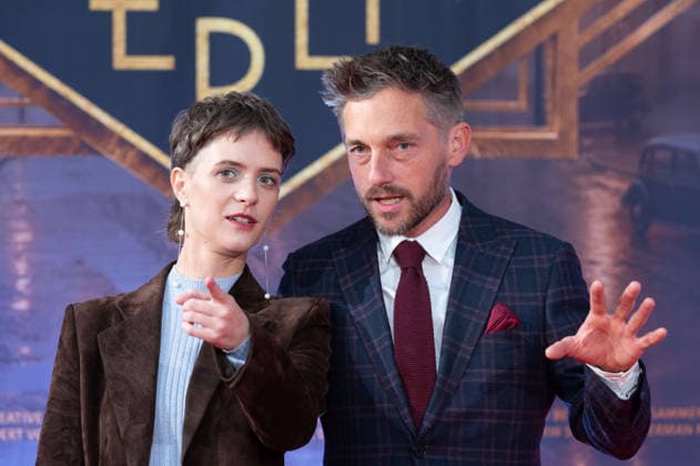 v.l. Liv Lisa FRIES, Schauspielerin, Volker BRUCH, Schauspieler, Roter Teppich, Red Carpet Show, Ankunft, arrival, Premiere der finalen Staffel von Babylon Berlin am 11.09.2026 im Naturstrom Open Air -Kino im Rheinau-Hafen in Koeln,