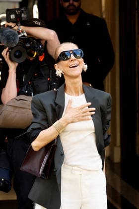 Celine Dion greets her fans as she leaves her hotel before heading to the Plenitude Arena, where she will kick off her Paris concert series on September 12, 2026. Cyril Moreau, Bestimage. Celine Dion greets her fans upon leaving her hotel before heading to the Plenitude Arena, where she will begin her Paris concert series on September 12, 2026, Paris, France  Copyright: xCyrilxMoreaux xBrunoxBebertx xBestimagexCyrilxMoreaux xBrunoxBebertx xBestimagex