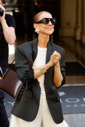 Celine Dion greets her fans as she leaves her hotel before heading to the Plenitude Arena, where she will kick off her Paris concert series on September 12, 2026. Cyril Moreau, Bestimage. Celine Dion greets her fans upon leaving her hotel before heading to the Plenitude Arena, where she will begin her Paris concert series on September 12, 2026, Paris, France  Copyright: xCyrilxMoreaux xBrunoxBebertx xBestimagexCyrilxMoreaux xBrunoxBebertx xBestimagex