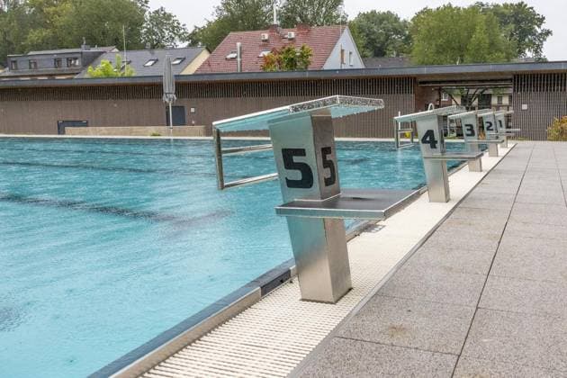 Hundeschwimmen im Freibad Werne ** NUR FÜR REDAKTIONELLE ZWECKE ** EDITORIAL USE ONLY **<p>Am Sonntag, den 13. September 2026 öffnete das Freibad Werne der Wasserwelten Bochum die Tore für das Hundeschwimmen. Im Bild: die Startblöcke des Schwimmerbeckens des Freibad Werne. Deutschland NRW Bochum Copyright: MichaelxSchwalm