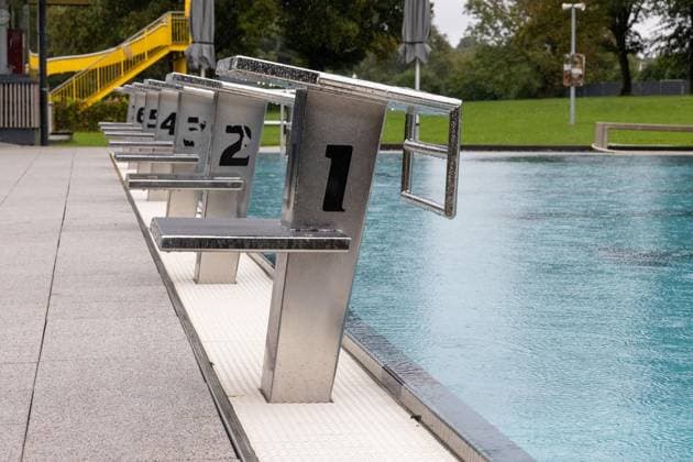 Hundeschwimmen im Freibad Werne ** NUR FÜR REDAKTIONELLE ZWECKE ** EDITORIAL USE ONLY **<p>Am Sonntag, den 13. September 2026 öffnete das Freibad Werne der Wasserwelten Bochum die Tore für das Hundeschwimmen. Im Bild: die Startblöcke des Schwimmerbeckens des Freibad Werne. Deutschland NRW Bochum Copyright: MichaelxSchwalm