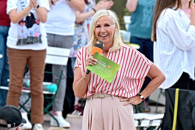 Entertainment Bilder des Tages ZDF - Fernsehgarten. Moderatorin Andrea Kiwi Kiewel während der ZDF - Unterhaltungsshow Fernsehgarten am 13.09.2026 in Mainz. 20260913MWI149305