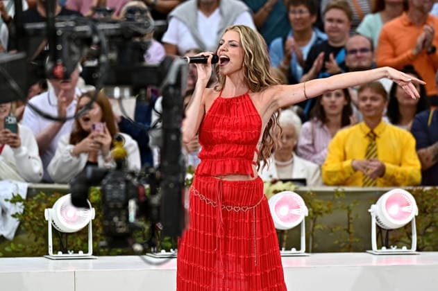 ZDF - Fernsehgarten. Sängerin Pia-Sophie Remmel während der ZDF - Unterhaltungsshow Fernsehgarten am 13.09.2026 in Mainz. 20260913MWI149520