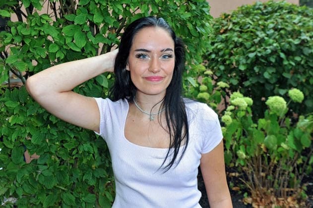 ZDF - Fernsehgarten. Sängerin AMYY ( Amy Bippus ) während der ZDF - Unterhaltungsshow Fernsehgarten am 13.09.2026 in Mainz. 20260913MWI149611