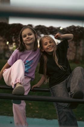 Two happy young girls posing together on a railing Minsk, Minsk Region, Belarus CR_YUKI260913-2118550-01 ,model released, Symbolfoto ,property released