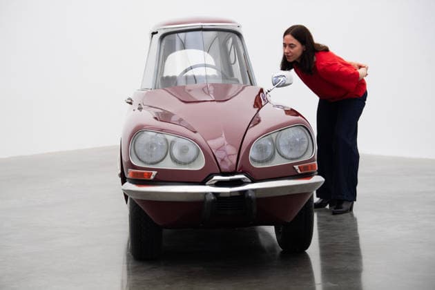 Gabriel Orozco s Chronotopic Exhibition Photocall at White Cube Bermondsey, London, UK Staff members view La DS Cornaline (2013) by Gabriel Orozco featuring a modified Citroën at a photocall for artist Gabriel Orozco s solo exhibition Chronotopic at White Cube Bermondsey, London, England, UK on Monday 14 September, 2026., Credit:Justin Ng Avalon UK, England, London, White Cube Bermondsey Copyright: xJustinxNgx xAvalonx 1134492436