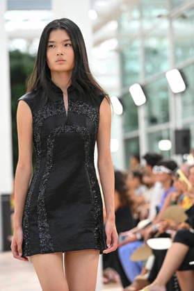 Pedro del Hierro - Mercedes Benz Fashion Week Madrid, Spain - 14 Sep 2026 A model parades with Pedro del Hierro design during the Mercedes Benz Fashion Week Madrid at Cibeles Palace in Madrid. Madrid Spain Copyright: xAtilanoxGarciax xSOPAxImagesx PHOTO07409