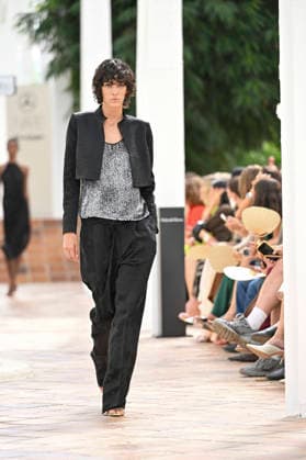 Pedro del Hierro - Mercedes Benz Fashion Week Madrid, Spain - 14 Sep 2026 A model parades with Pedro del Hierro design during the Mercedes Benz Fashion Week Madrid at Cibeles Palace in Madrid. Madrid Spain Copyright: xAtilanoxGarciax xSOPAxImagesx PHOTO07420