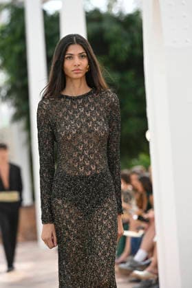 Pedro del Hierro - Mercedes Benz Fashion Week Madrid, Spain - 14 Sep 2026 A model parades with Pedro del Hierro design during the Mercedes Benz Fashion Week Madrid at Cibeles Palace in Madrid. Madrid Spain Copyright: xAtilanoxGarciax xSOPAxImagesx PHOTO07437