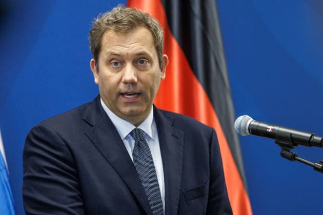 Lars Klingbeil (SPD), Bundesfinanzminister bei einem Pressestatement mit dem Praesidenten der Eurogruppe Kyriakos Pierrakakis Lars Klingbeil (SPD), Bundesfinanzminister bei einem Pressestatement mit dem Praesidenten der Eurogruppe Kyriakos Pierrakakis im Finanzministerium am 15.09.2026 in Berlin. Berlin Berlin Deutschland Finanzministerium