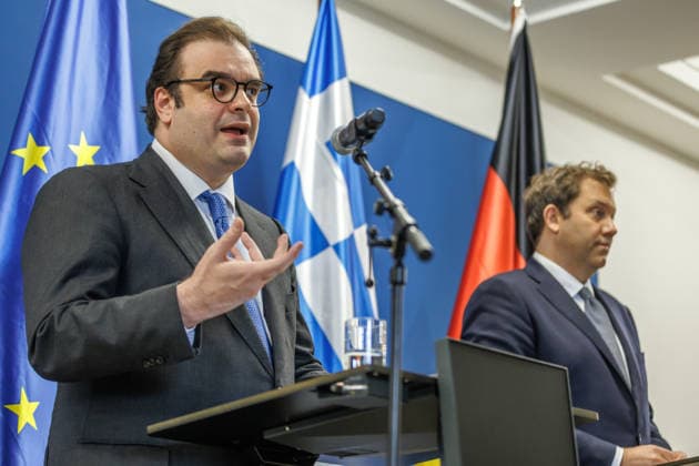 Lars Klingbeil (SPD), Bundesfinanzminister bei einem Pressestatement mit dem Praesidenten der Eurogruppe Kyriakos Pierrakakis Lars Klingbeil (SPD), Bundesfinanzminister bei einem Pressestatement mit dem Praesidenten der Eurogruppe Kyriakos Pierrakakis im Finanzministerium am 15.09.2026 in Berlin. Berlin Berlin Deutschland Finanzministerium