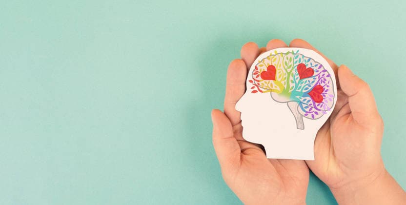 Tag der psychischen Gesundheit, Geist mit Herz und buntem Baum, Neurodiversität Autismus, emotionale Intelligenz, Freundlichkeit, Empathie und Unterstützung, positive Gedanken, menschliches Gehirn