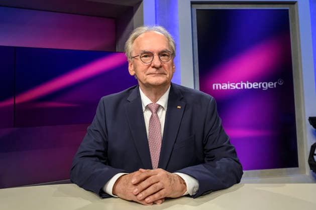 im Bild v.l.: Reiner Haseloff, CDU (ehemaliger Ministerpräsident Sachsen-Anhalt), GER, Berlin, Studio, zu Gast bei Maischberger, politische Talkshow, TV, Format, mit Moderatorin Sandra Maischberger, Das Erste, aus Adlershof Am Studio 20, 15.09.2026, Copyright: HMBxMedia UwexKoch