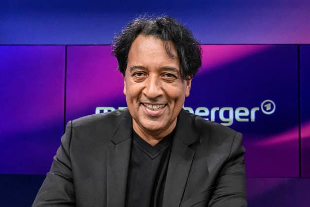 im Bild v.l.: Cherno Jobatey (Journalist und Autor), GER, Berlin, Studio, zu Gast bei Maischberger, politische Talkshow, TV, Format, mit Moderatorin Sandra Maischberger, Das Erste, aus Adlershof Am Studio 20, 15.09.2026, Copyright: HMBxMedia UwexKoch