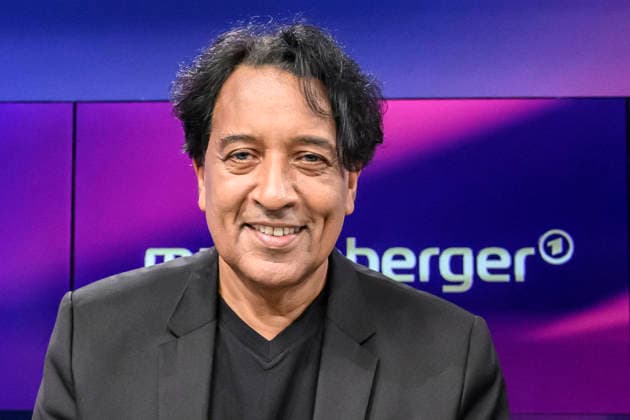 im Bild v.l.: Cherno Jobatey (Journalist und Autor), GER, Berlin, Studio, zu Gast bei Maischberger, politische Talkshow, TV, Format, mit Moderatorin Sandra Maischberger, Das Erste, aus Adlershof Am Studio 20, 15.09.2026, Copyright: HMBxMedia UwexKoch