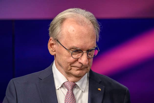 im Bild v.l.: Reiner Haseloff, CDU (ehemaliger Ministerpräsident Sachsen-Anhalt), GER, Berlin, Studio, zu Gast bei Maischberger, politische Talkshow, TV, Format, mit Moderatorin Sandra Maischberger, Das Erste, aus Adlershof Am Studio 20, 15.09.2026, Copyright: HMBxMedia UwexKoch
