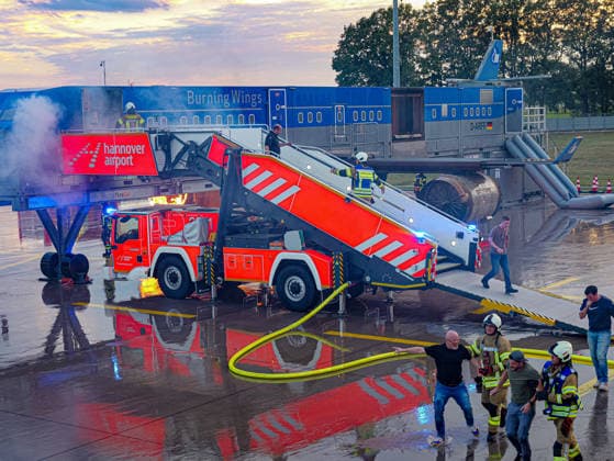 ICAO Flughafenübung Hannover HAJ Spezialfahrzeug zur Bergung von Verletzten aus dem Flugzeug. Copyright: xBerndxGüntherx