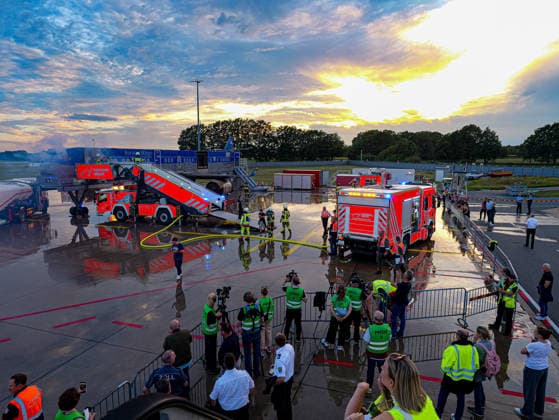 ICAO Flughafenübung Hannover HAJ Alle zwei Jahre findet eine große verpflichtende Feuwehr- und Rettungsdienstübung nach ICAO-Standard am Airport Hannover statt. Copyright: xBerndxGüntherx