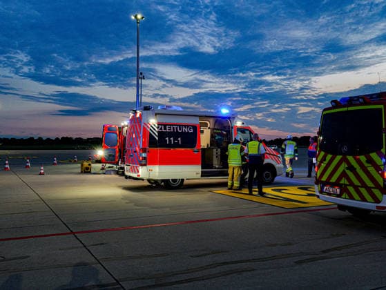 ICAO Flughafenübung Hannover HAJ Mehrere Einsattzleitungen kontrollieren Brandbekämpfung und Rettungseinsatz Copyright: xBerndxGüntherx