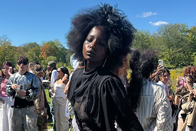 A model poses in a design by sustainable fashion brand Collina Strada in New York, United States, 15 September 2026. Collina Strada presented its new collection, featuring a punk and dreamy vibe, on a mountain in upstate New York, in the middle of a meadow surrounded by trees and dragonflies. Collina Strada presents her sustainable and punk fashion on a New York mountain !ACHTUNG: NUR REDAKTIONELLE NUTZUNG!  Copyright: xNoraxQuintanillax AME7669 20260915-55021409561_1