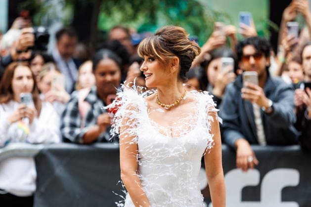 Entertainment Bilder des Tages #2 September 15, 2026, Toronto, On, Canada: Penelope Cruz is photographed prior to the red carpet for the film La Bola Negra during the Toronto International Film Festival in Toronto, on Tuesday, Sept. 15, 2026. Toronto Canada  - ZUMAc35_ 20260915_zaf_c35_088 Copyright: xKeitoxNewmanx