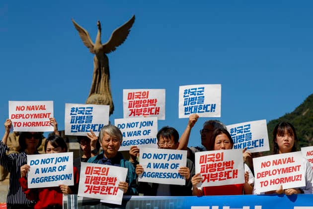 Anti-war activists rally in Seoul against Hormuz troop deployment Protesters hold placards during a press conference opposing the South Korean government s discussion of deploying troops to the Strait of Hormuz, in front of the presidential office of Cheong Wa Dae (Blue House), in Seoul, South Korea, on September 16, 2026. Seoul South Korea  Copyright: xMatrixxImagesx xJungxUi-Chelx
