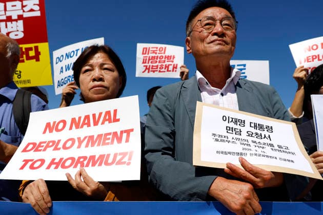 Anti-war activists rally in Seoul against Hormuz troop deployment Protesters hold placards during a press conference opposing the South Korean government s discussion of deploying troops to the Strait of Hormuz, in front of the presidential office of Cheong Wa Dae (Blue House), in Seoul, South Korea, on September 16, 2026. Seoul South Korea  Copyright: xMatrixxImagesx xJungxUi-Chelx