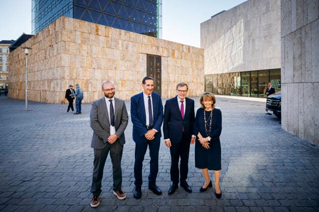 Johann Wadephul (CDU), Bundesaussenminister, trifft Charlotte Knobloch, Praesidentin der Israelitischen Kultusgemeinde Muenchen und Oberbayern zu einem Gespraech im Rahmen eines Besuchs der Israelitischen Kultusgemeinde Muenchen und Oberbayern. Muenchen, 15.09.2026. Fotografiert im Auftrag des Auswaertigen Amtes (AA) Muenchen Deutschland Copyright: xFelixxZahnx