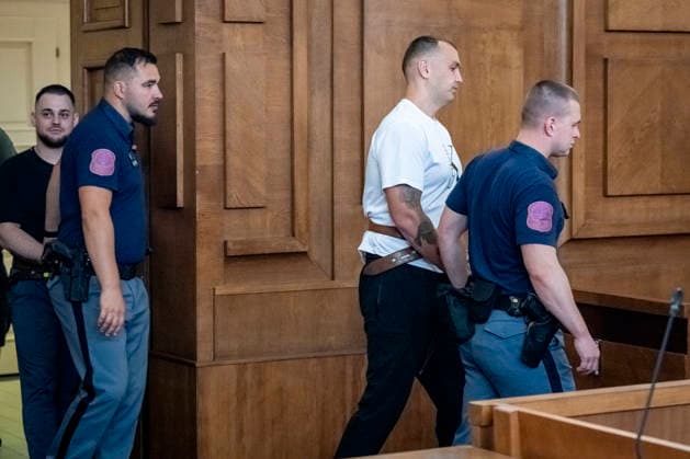 The High Court in Prague heard an appeal in the case of the Czech-Ukrainian fake bankers , in Prague, on September 16, 2026. The Municipal Court had sentenced them to 11.5 to 12.5 years in prison, though the verdict is not yet final. Defendants Dmytro Rozkov (second from the right) and Marek Petriste (left). (CTKxPhoto VitxSimanek) CTKPhotoP2026091604374  CTKPhotoP2026091604374