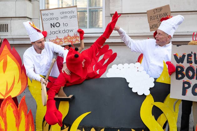 Fossil Free London stages ‘boiling point’ protest over new oil and gas in UK - 16 Sep 2026 Activists from Fossil Free London stage a protest outside the Department for Energy Security and Net Zero (DESNZ) in Whitehall. The protest feature a giant lobster inside a cooking pot surrounded by demonstrators dressed as ‘Shell chefs’. The lobster represents a planet being pushed towards dangerous levels of warming, while the ‘Shell chefs’ represent the fossil fuel industry continuing to pursue new oil and gas projects. The action comes as the Government faces pressure over new North Sea oil and gas developments, including the Rosebank and Jackdaw fields. London United Kingdom Copyright: xAndreaxDomeniconix xSOPAxImagesx ADOMENICONI_BOILING_POINT_Z62_6373