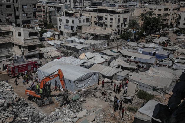 September 16, 2026, Palestine: Gaza Civil Defense teams rescue people from a collapsed building on in the Al-Sinaa area west of Gaza City, Gaza. Initial reports indicated multiple people had died and dozens were missing. Palestine - ZUMAe144 20260916_zip_e144_020 Copyright: xMohammadxAbuxElsebahx