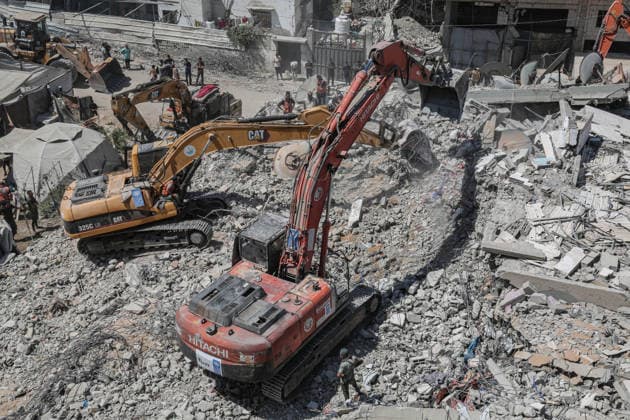 September 16, 2026, Palestine: Gaza Civil Defense teams rescue people from a collapsed building on in the Al-Sinaa area west of Gaza City, Gaza. Initial reports indicated multiple people had died and dozens were missing. Palestine - ZUMAe144 20260916_zip_e144_030 Copyright: xMohammadxAbuxElsebahx