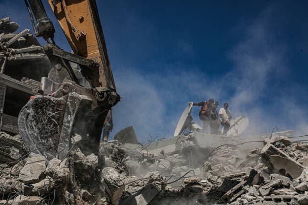 September 16, 2026, Palestine: Gaza Civil Defense teams rescue people from a collapsed building on in the Al-Sinaa area west of Gaza City, Gaza. Initial reports indicated multiple people had died and dozens were missing. Palestine - ZUMAe144 20260916_zip_e144_038 Copyright: xMohammadxAbuxElsebahx